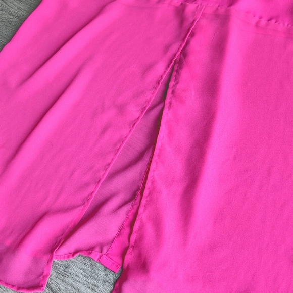 Sleeveless Fuchsia Shirt Blouse. - Picture 4 of 5